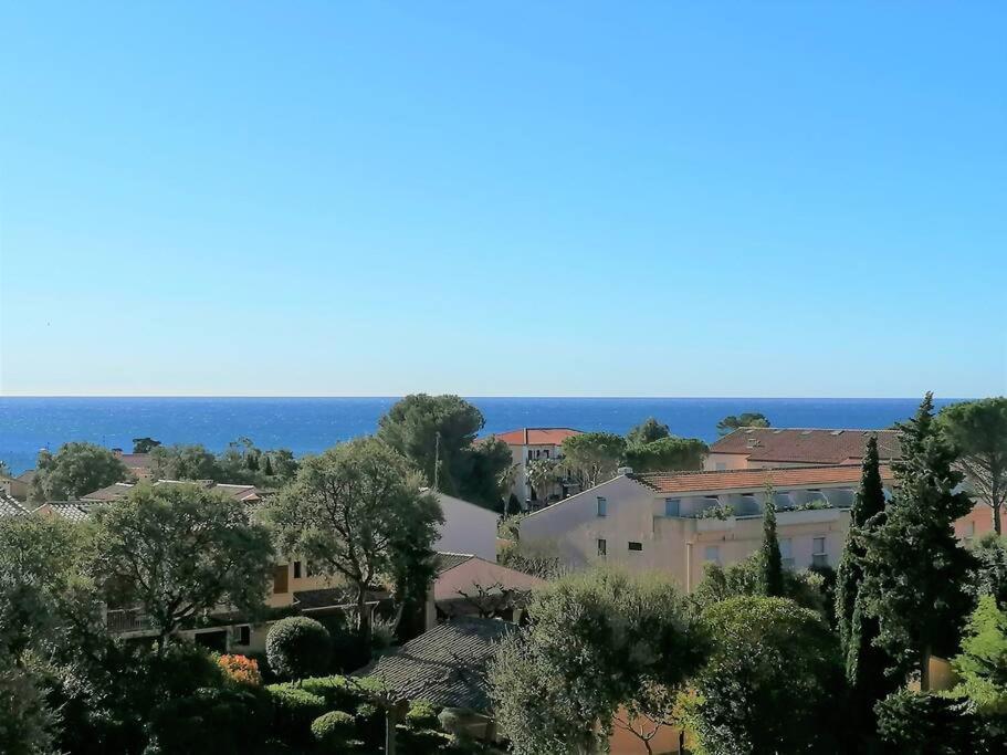 Appartement L'Evasion, Vue Mer, Plages A Pied เฟรฌูส ภายนอก รูปภาพ