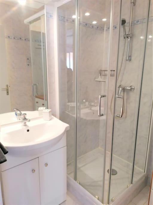 Appartement L'Evasion, Vue Mer, Plages A Pied เฟรฌูส ภายนอก รูปภาพ